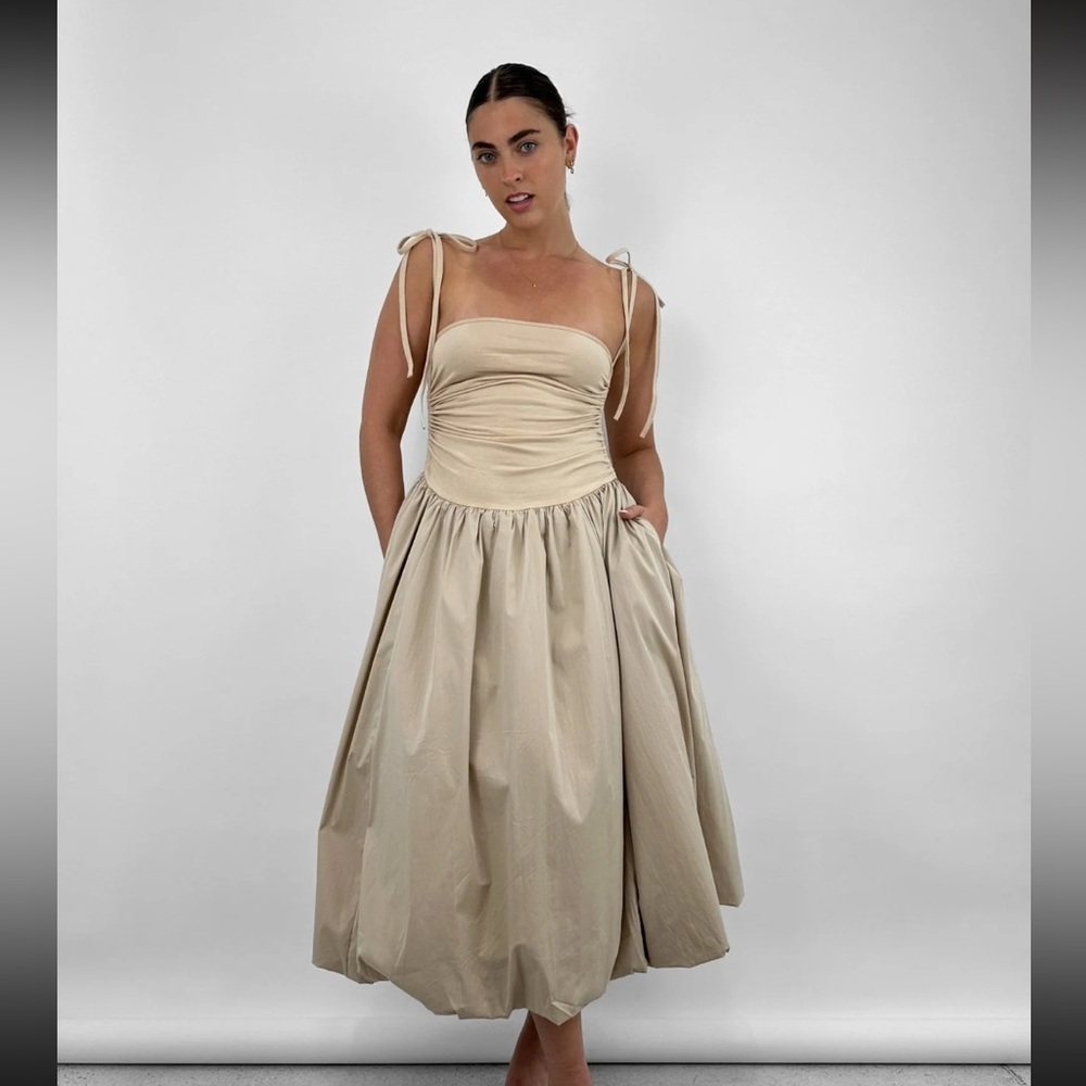 AMYLYNN like new Alexa Puffball Dress in Milk ballerina skirt and pockets